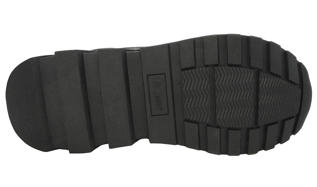 Wygodna cholewka i tradycyjne sznurowanie