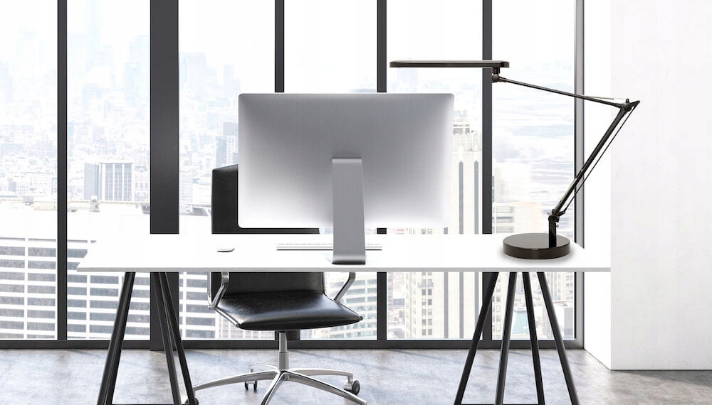 Możliwość przymocowania do blatu biurka