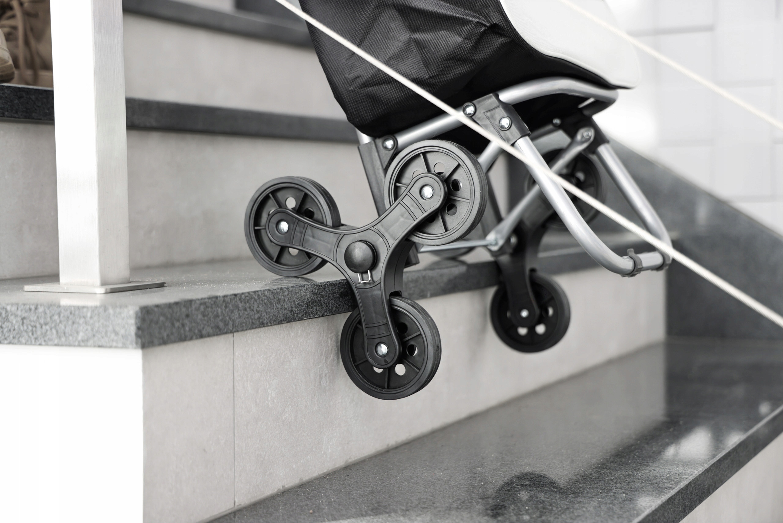 Bezpieczna i trwała konstrukcja metalowego stelaża