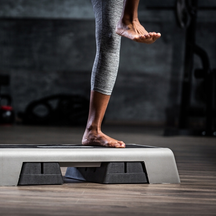 Wygodne ćwiczenia nóg i pośladków – Efektywny trening aerobowy