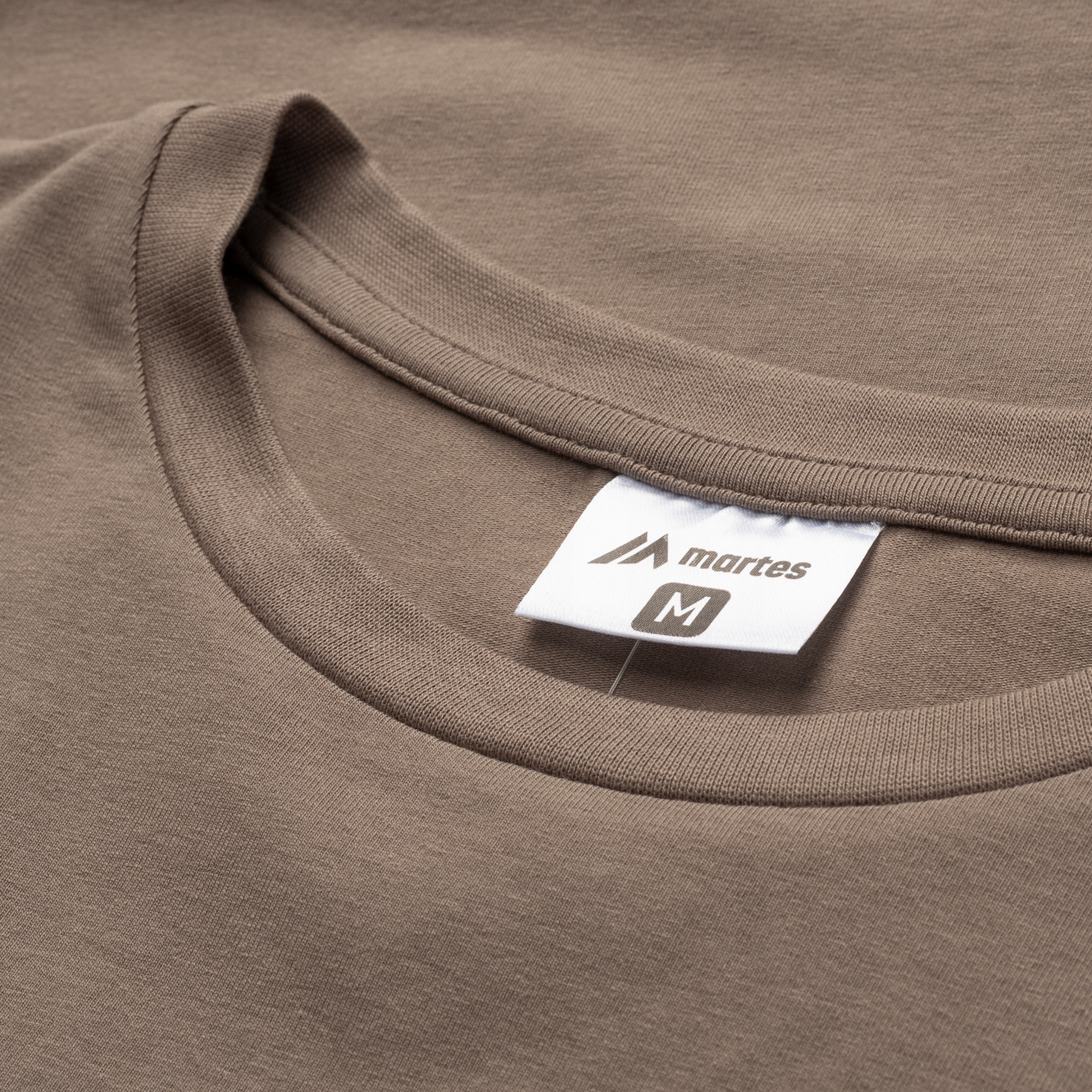 Kolor i dekolt – Brązowy z okrągłym dekoltem