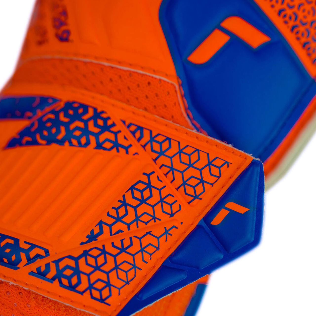 Elastyczny mankiet i pełen pasek z zapięciem na rzep