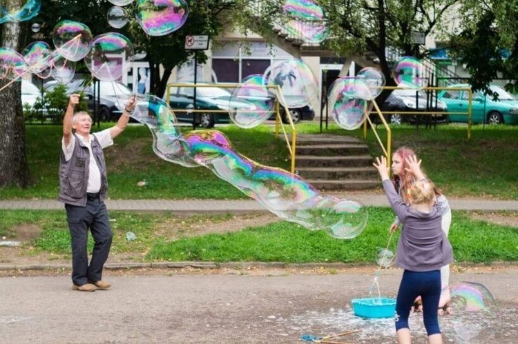 BUBBLES obręcz do baniek Kropelka 79029 – Radość w każdym bąbelku