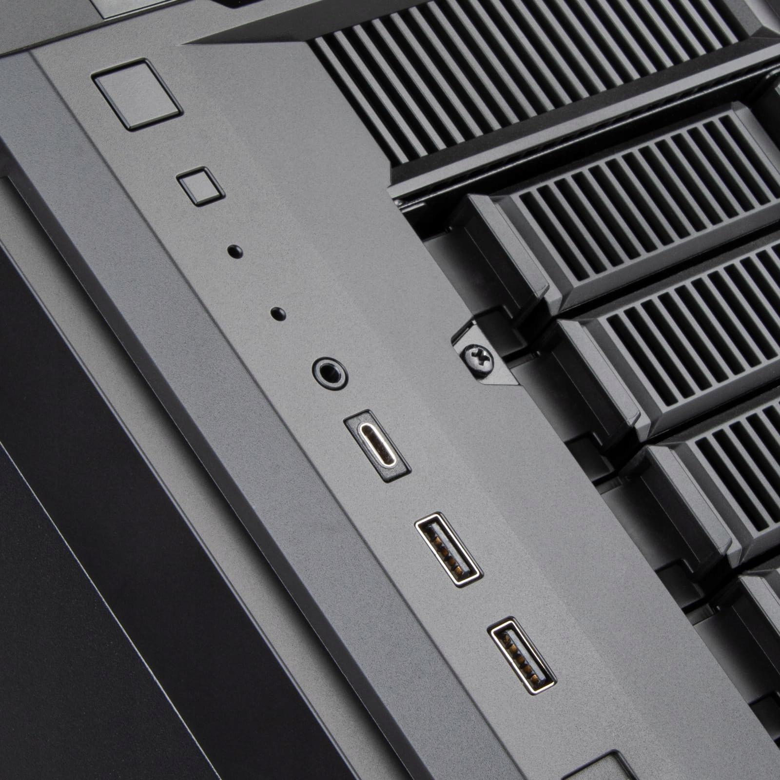 Przedni panel I/O z USB Type-C i USB 3.0