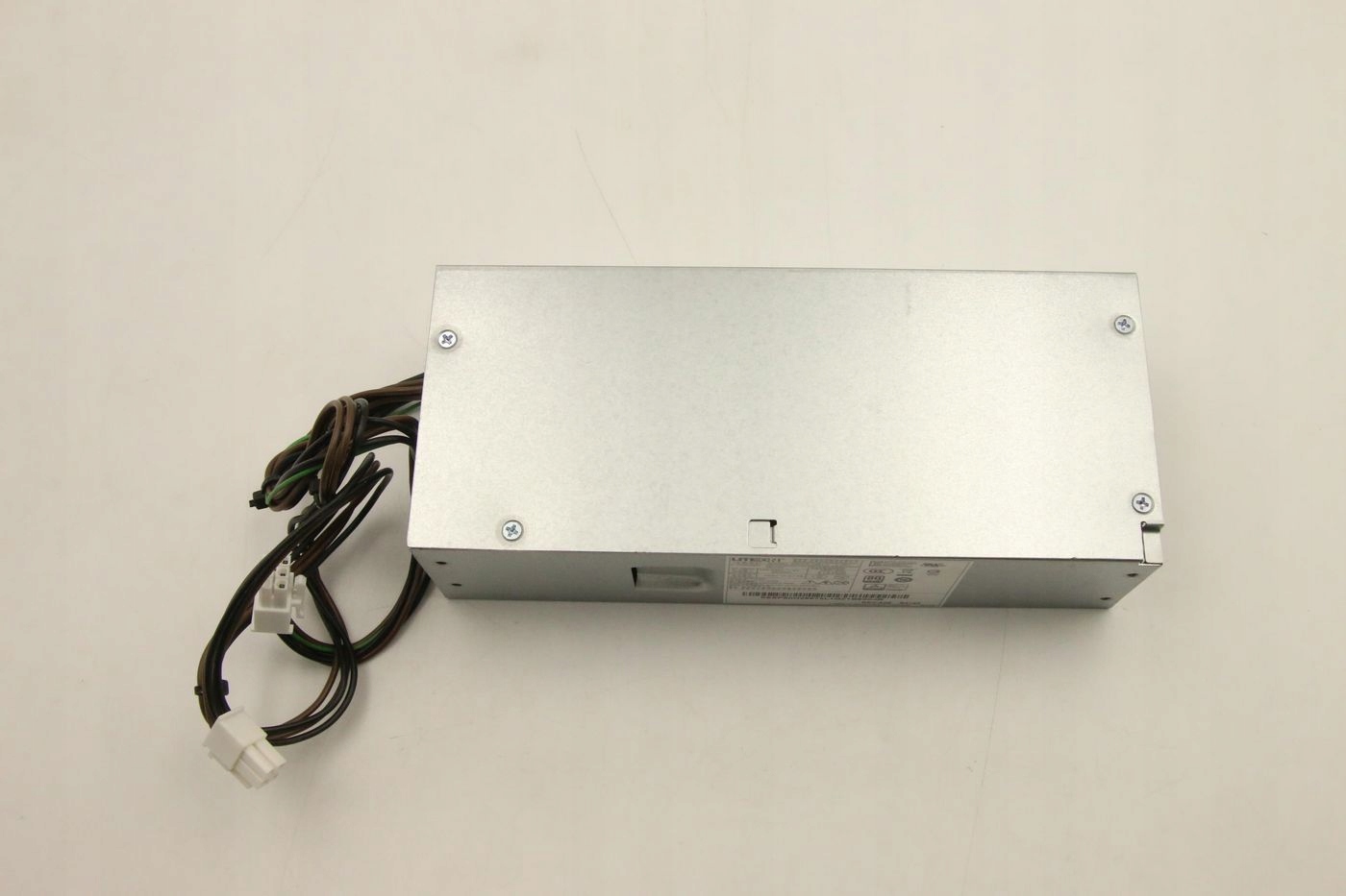 Zasilacz o mocy 260W – stabilność i wydajność