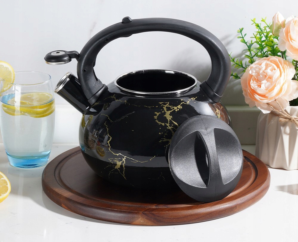 Bezpieczny uchwyt i pokrywka – komfortowe nalewanie i przenoszenie