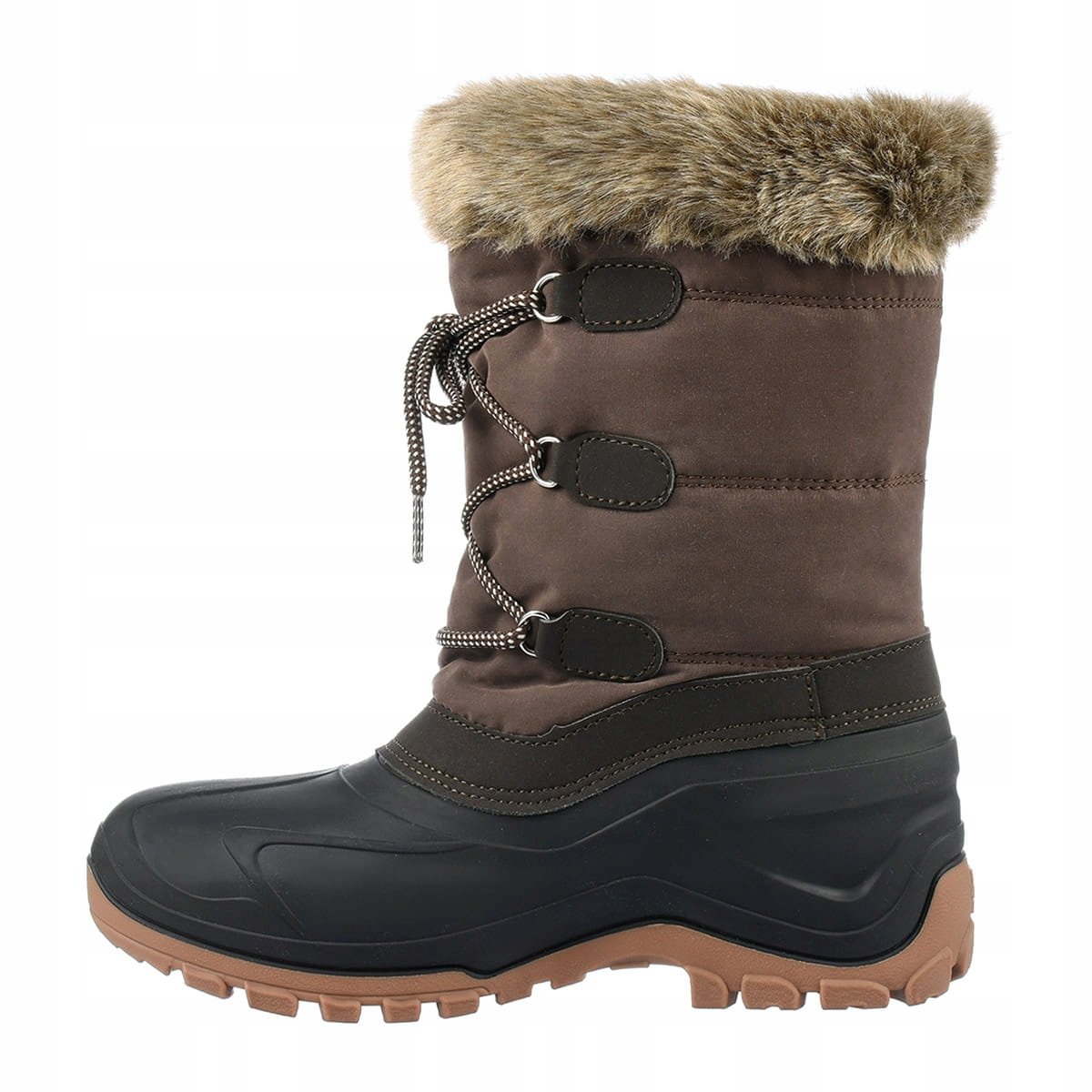 Wysoka cholewka i odporność na przemakanie