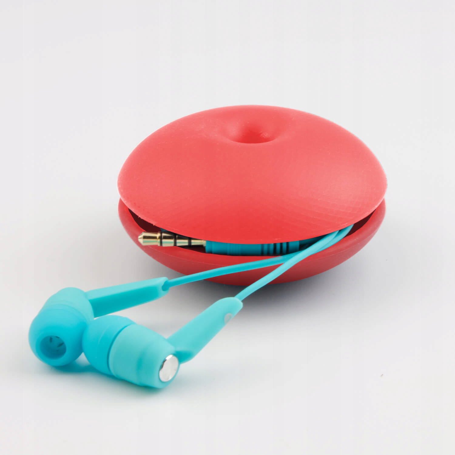 Bezpieczeństwo i estetyka – Jak organizery kabli wpływają na Twoje otoczenie