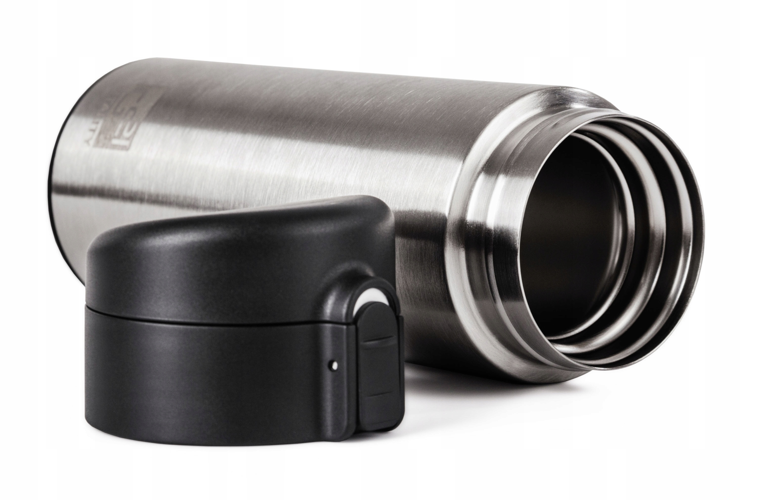 Szczelna pokrywa z blokadą – Wygodne i bezpieczne picie