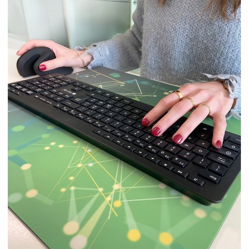 Ergonomiczny design i pełnowymiarowy układ klawiszy
