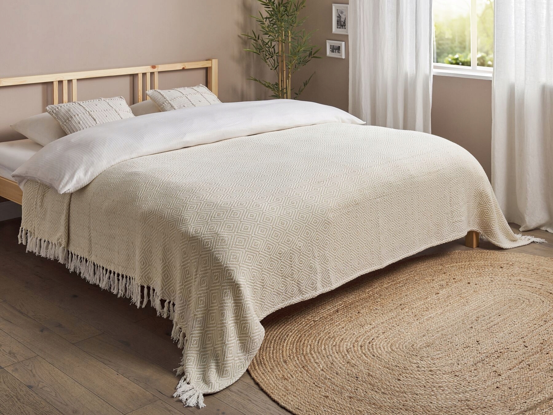 Narzuta na łóżko TOUTLI Bawełna 220 x 240 cm Jasnobeżowy – Styl i komfort w Twoim wnętrzu