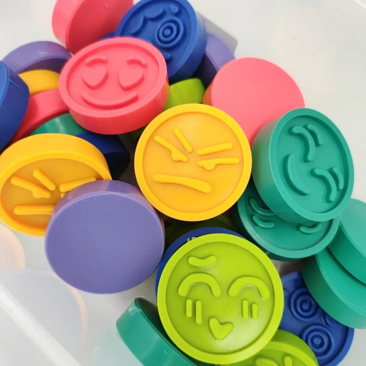Zestaw 36 krążków do nauki emocji przez dotyk i wzrok