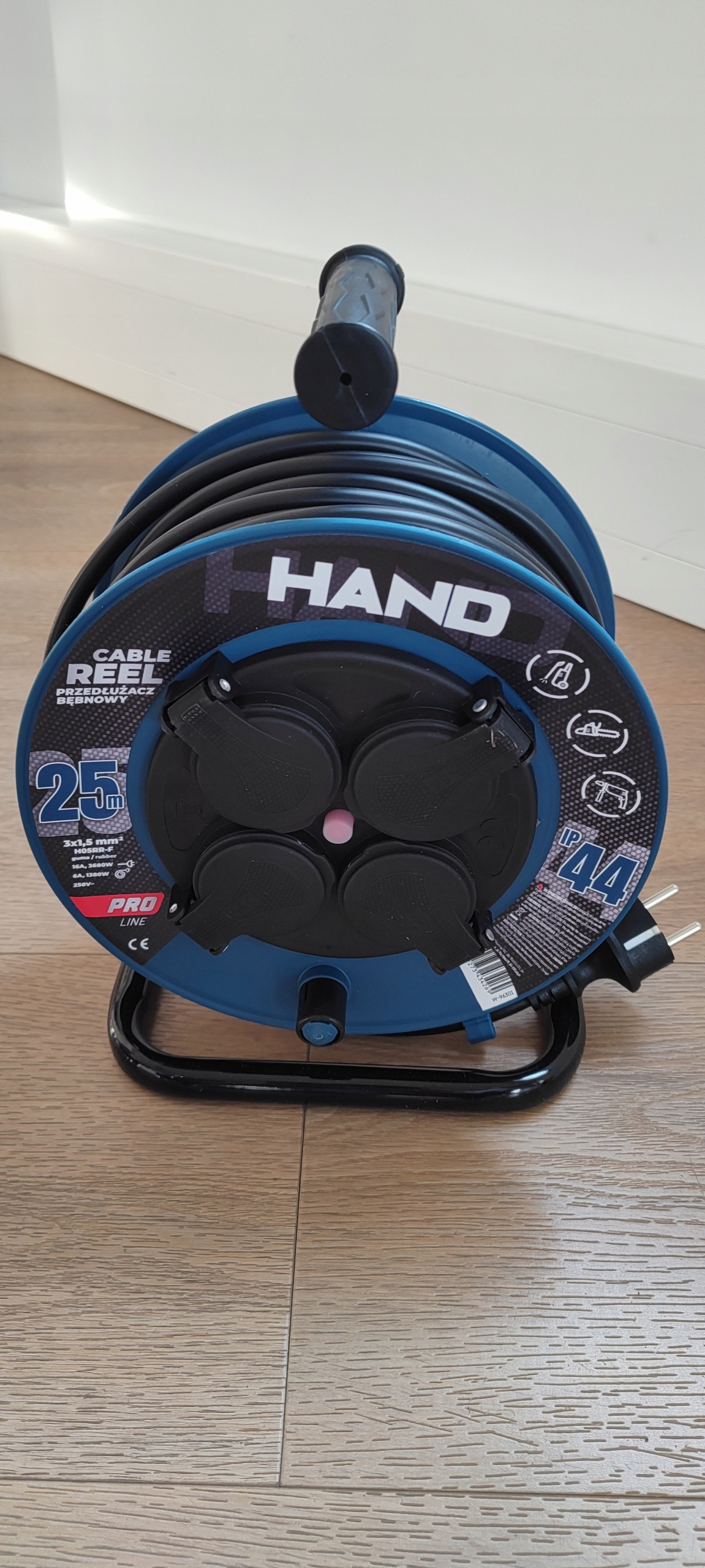 Cztery gniazda 2P+Z – Możliwość podłączenia wielu urządzeń