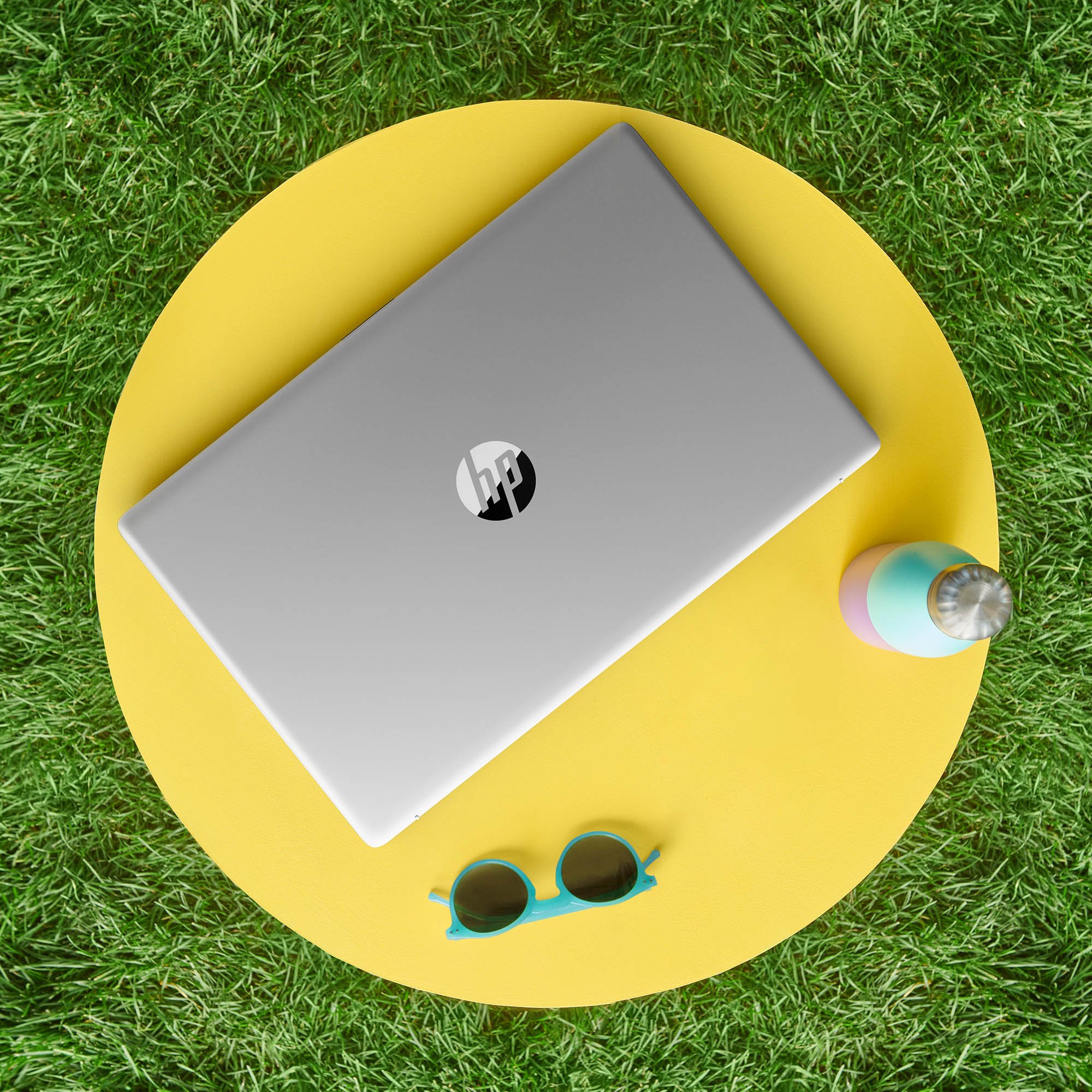Laptop%20HP%20Pavilion%2017-cp_srebrny_6.jpg