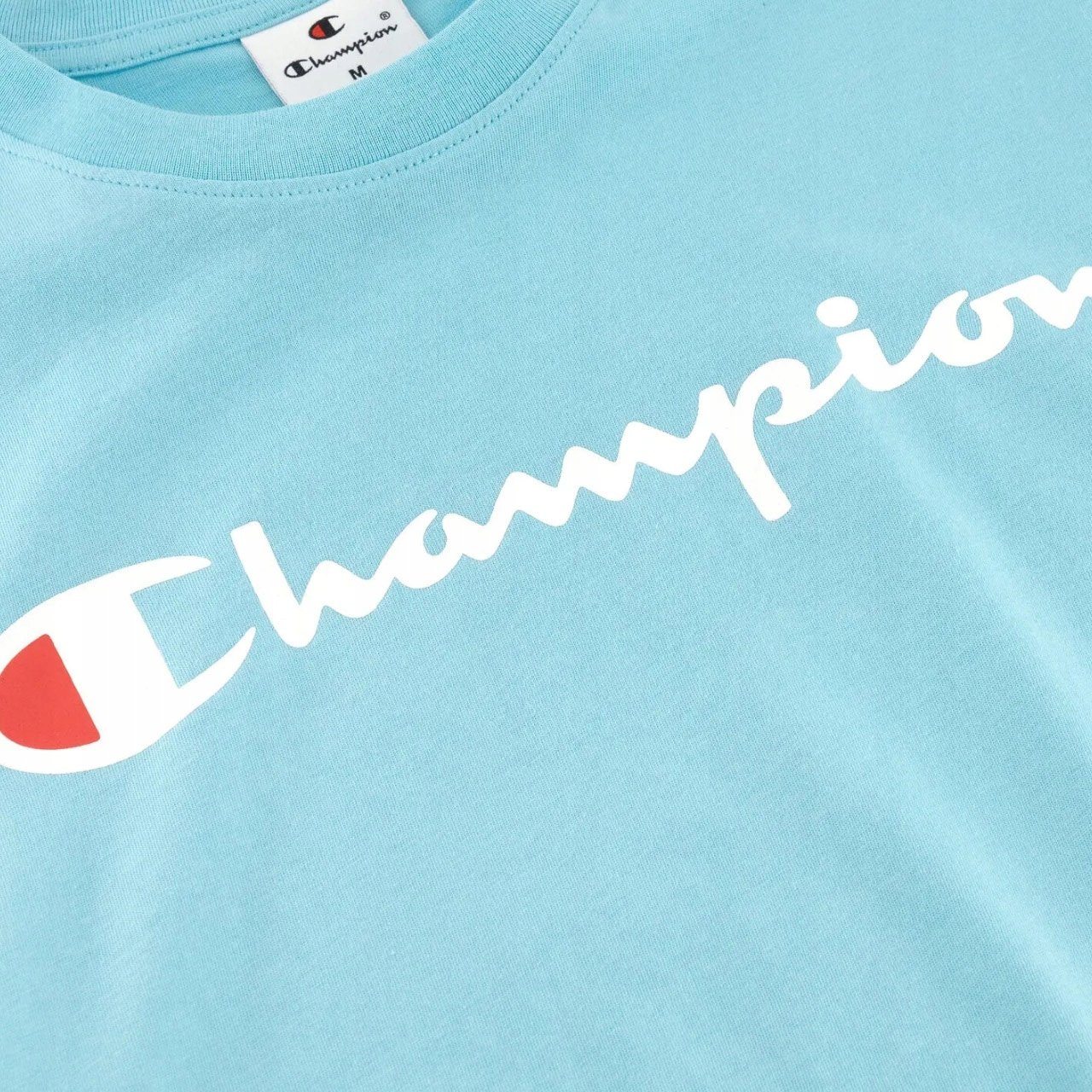 Sportowy design z logo Champion