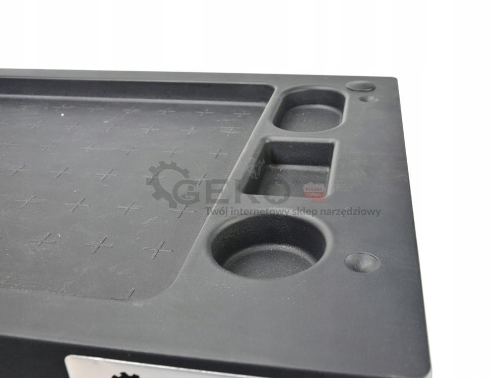 Funkcjonalny schowek boczny na narzędzia