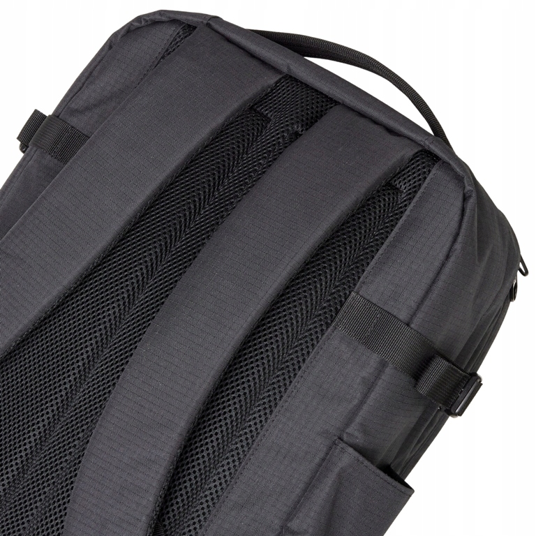 Minimalistyczny design z dodatkowymi kieszeniami