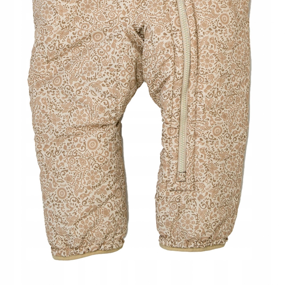 Funkcjonalny design z długim zamkiem