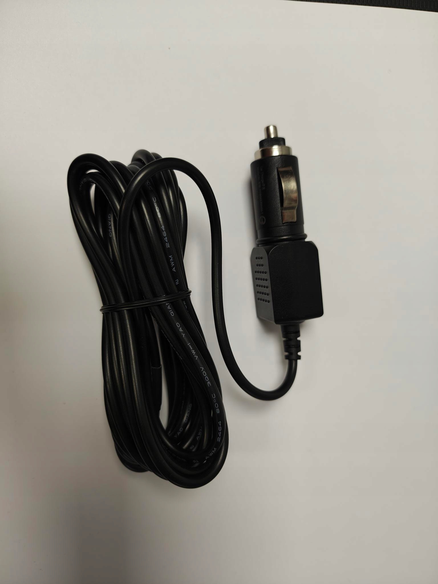 Długość zasilacza 3,5 m – Swoboda użytkowania w samochodzie