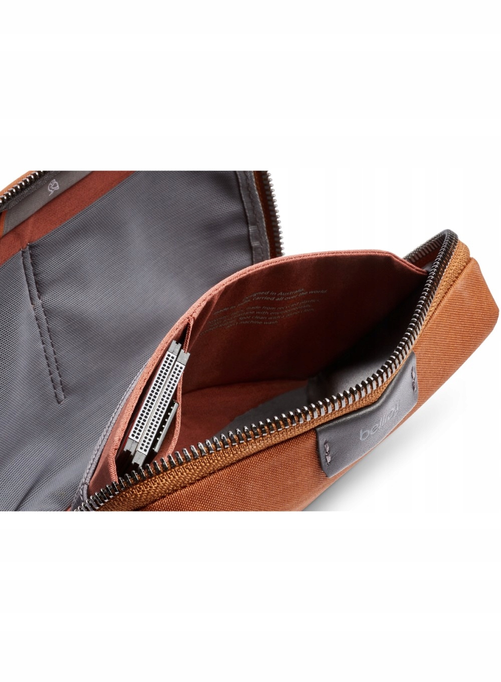 Funkcjonalne kieszenie i elastyczne pętle do organizacji