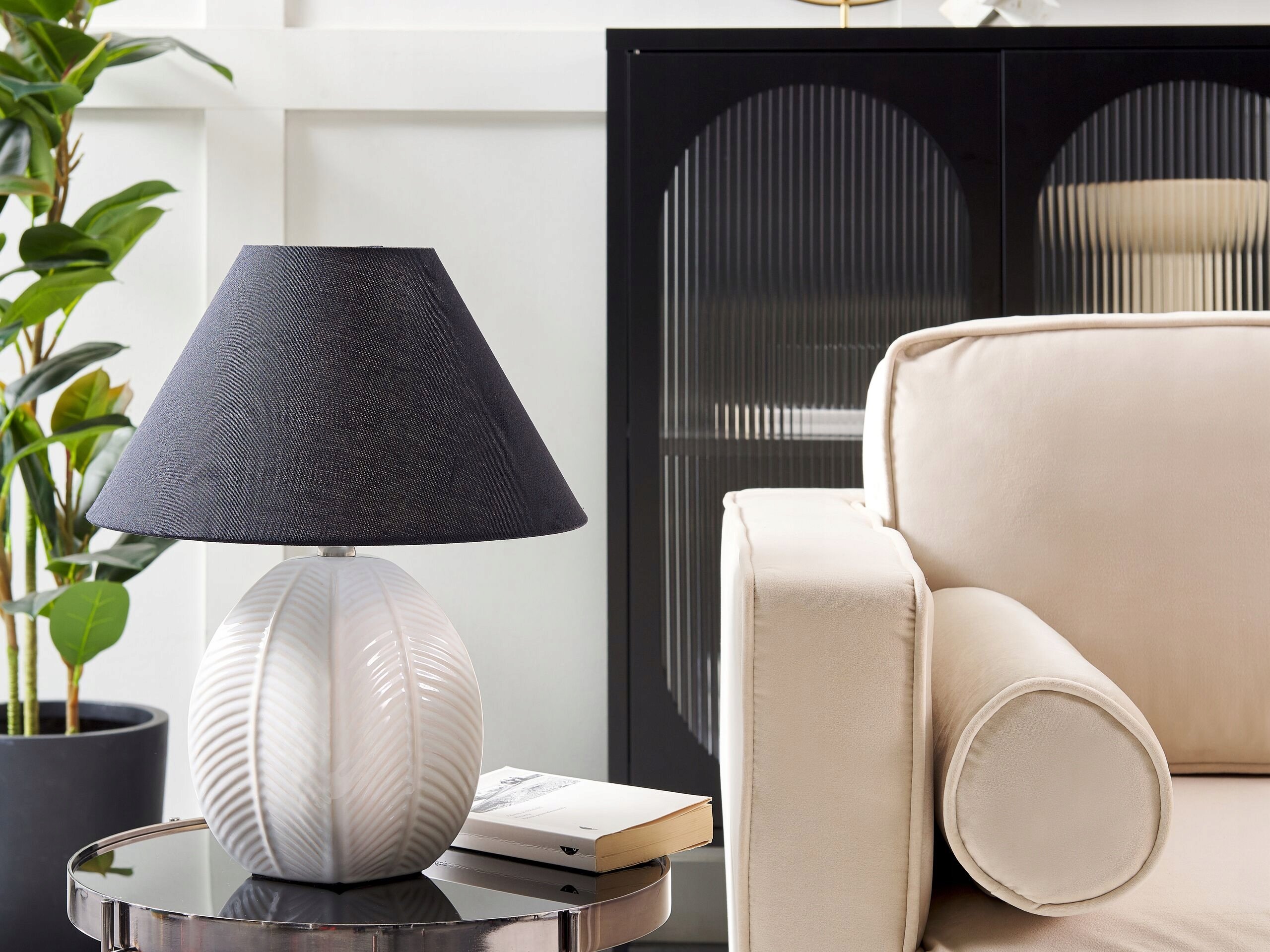 Delikatne, rozproszone światło idealne do wieczornej lektury