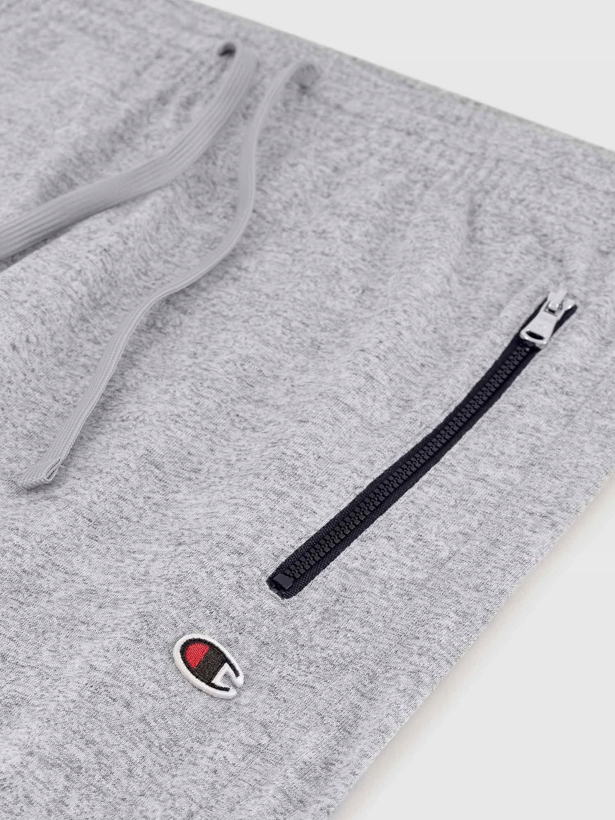 Materiał i design – Bawełna i logo Champion