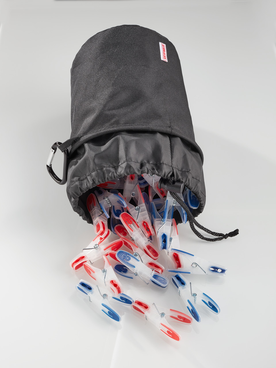 Pojemność na ponad 100 spinaczy