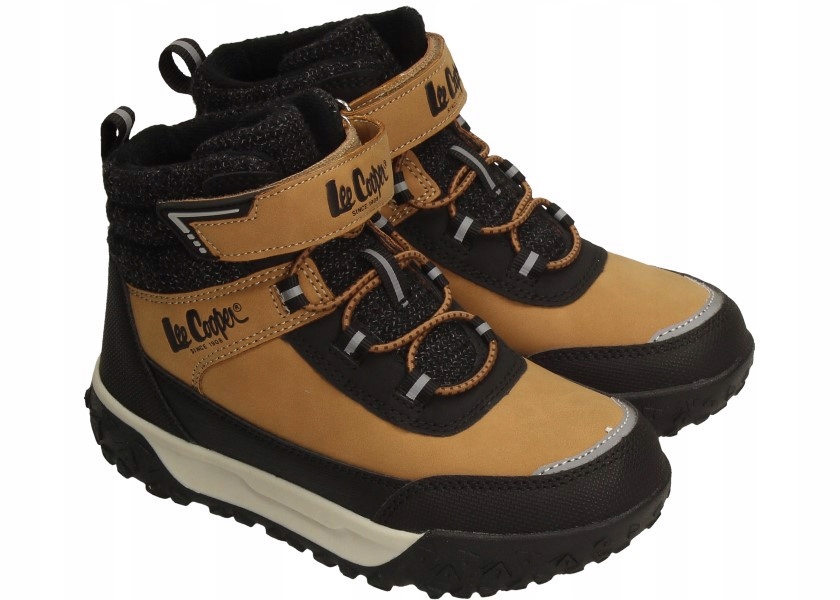 Syntetyczna cholewka z dodatkowymi wzmocnieniami