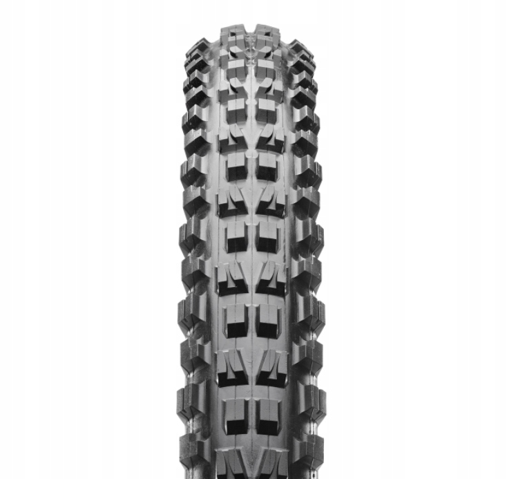 Agresywny bieżnik dla lepszej przyczepności