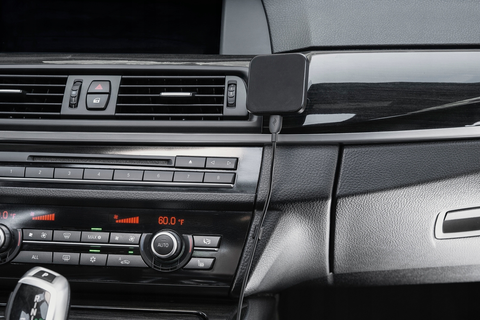 Wygodne ładowanie bezprzewodowe o mocy do 15 W