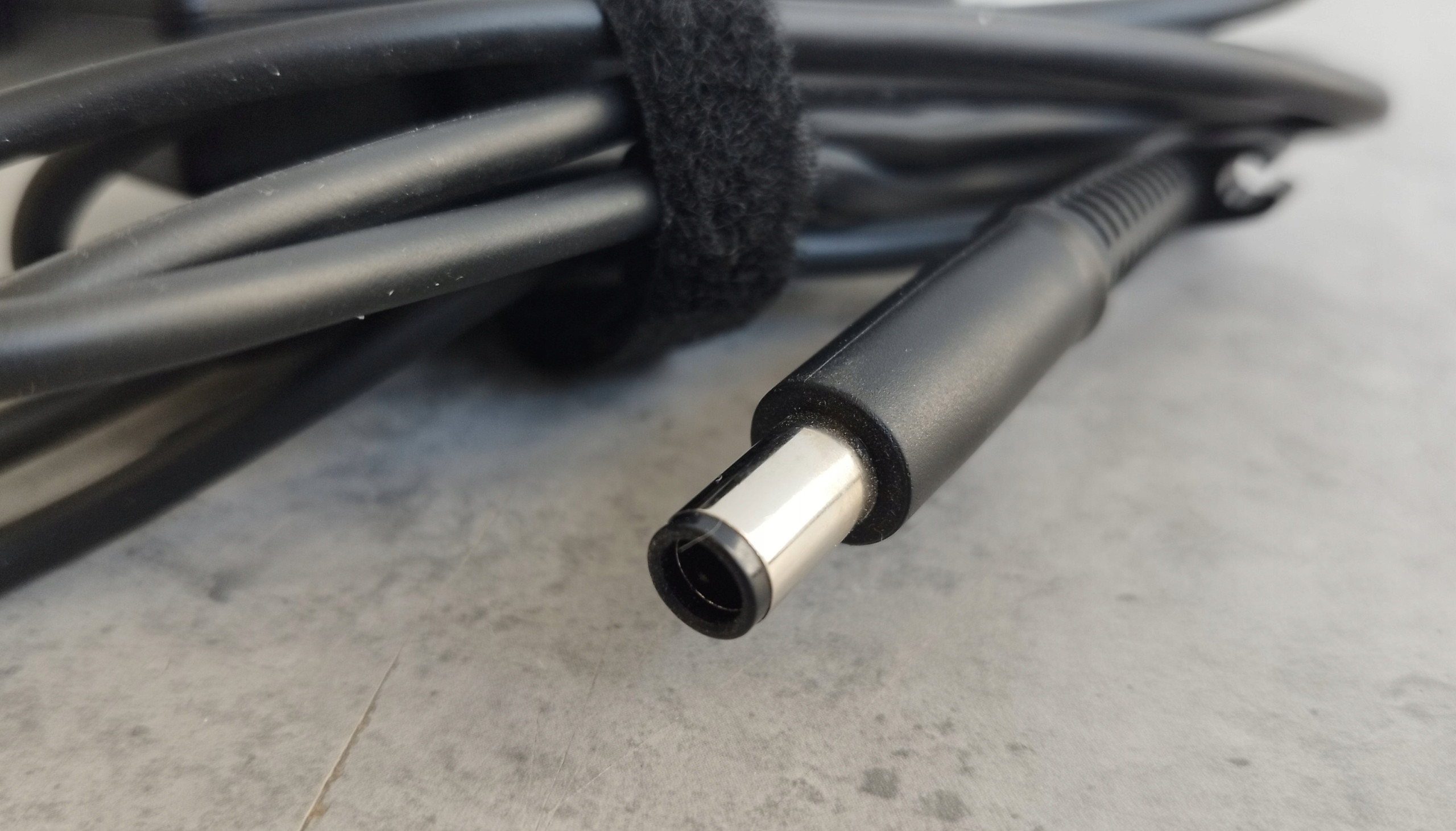 Napięcie wyjściowe 19,5 V – Stabilne zasilanie dla Twojego laptopa