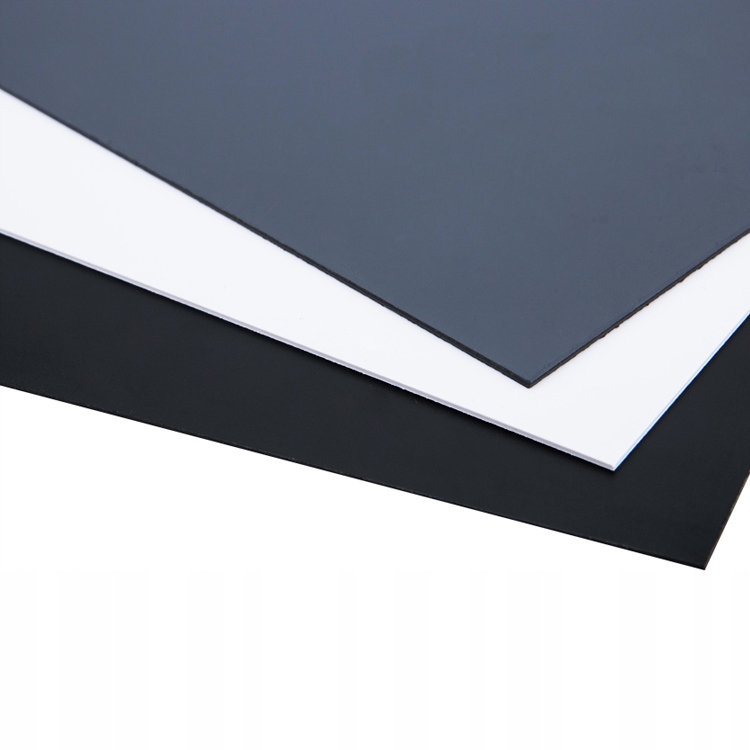 Zestaw trzech kart kalibracyjnych: szara, biała i czarna