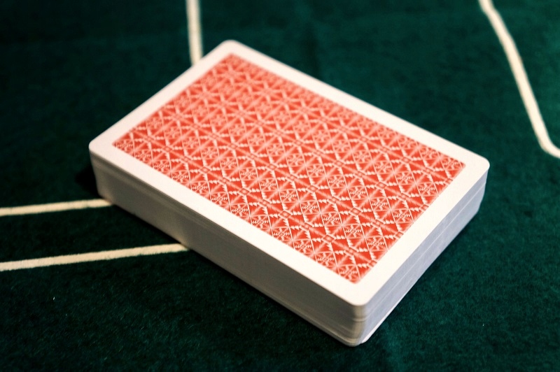 Talie kart w dwóch kolorach – Czerwony i niebieski