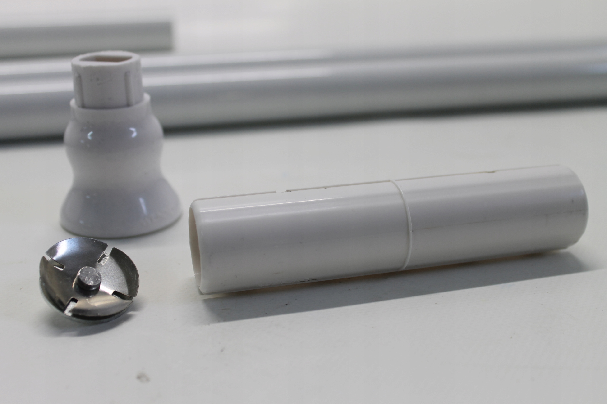 Wenko Teleskopowy drążek do zasłony prysznicowej – Idealne rozwiązanie do każdej łazienki