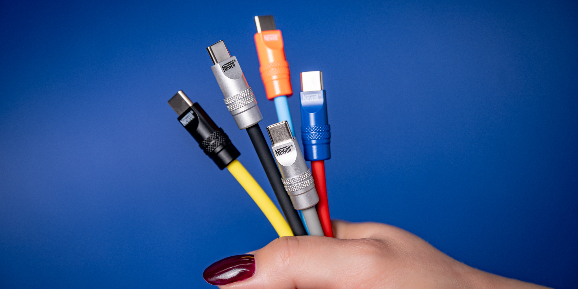 Kabel Newell USB-C - USB-C 100 W, 1,5 m, silikonowy, spiralny, czarny