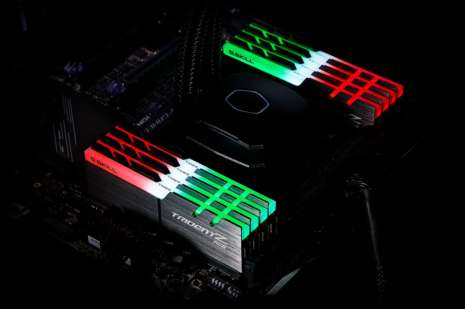 Pamięć RAM G.Skill Trident Z RGB, DDR4, 32 GB, 4266MHz, CL19