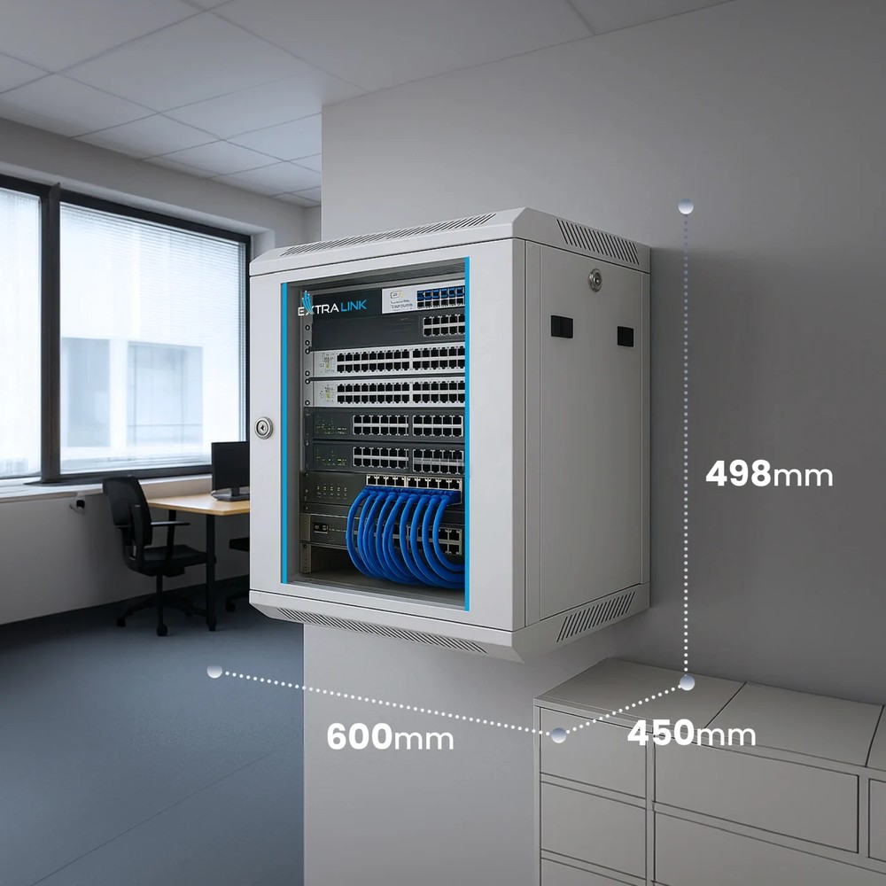 Biała szafa rack Extralink 9U o wymiarach 498×600×450 mm zamontowana na ścianie biura z widocznym sprzętem sieciowym