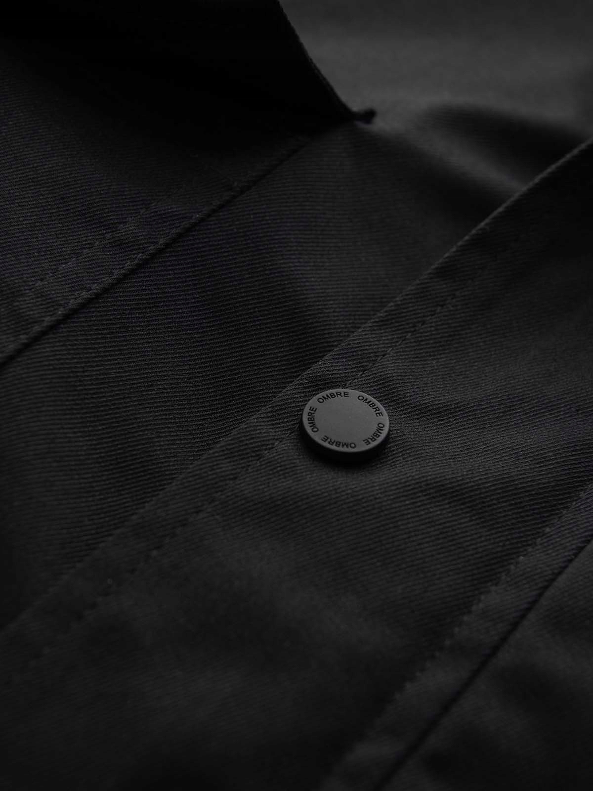 Funkcjonalność i styl – Praktyczne zapięcie i duża ilość kieszeni