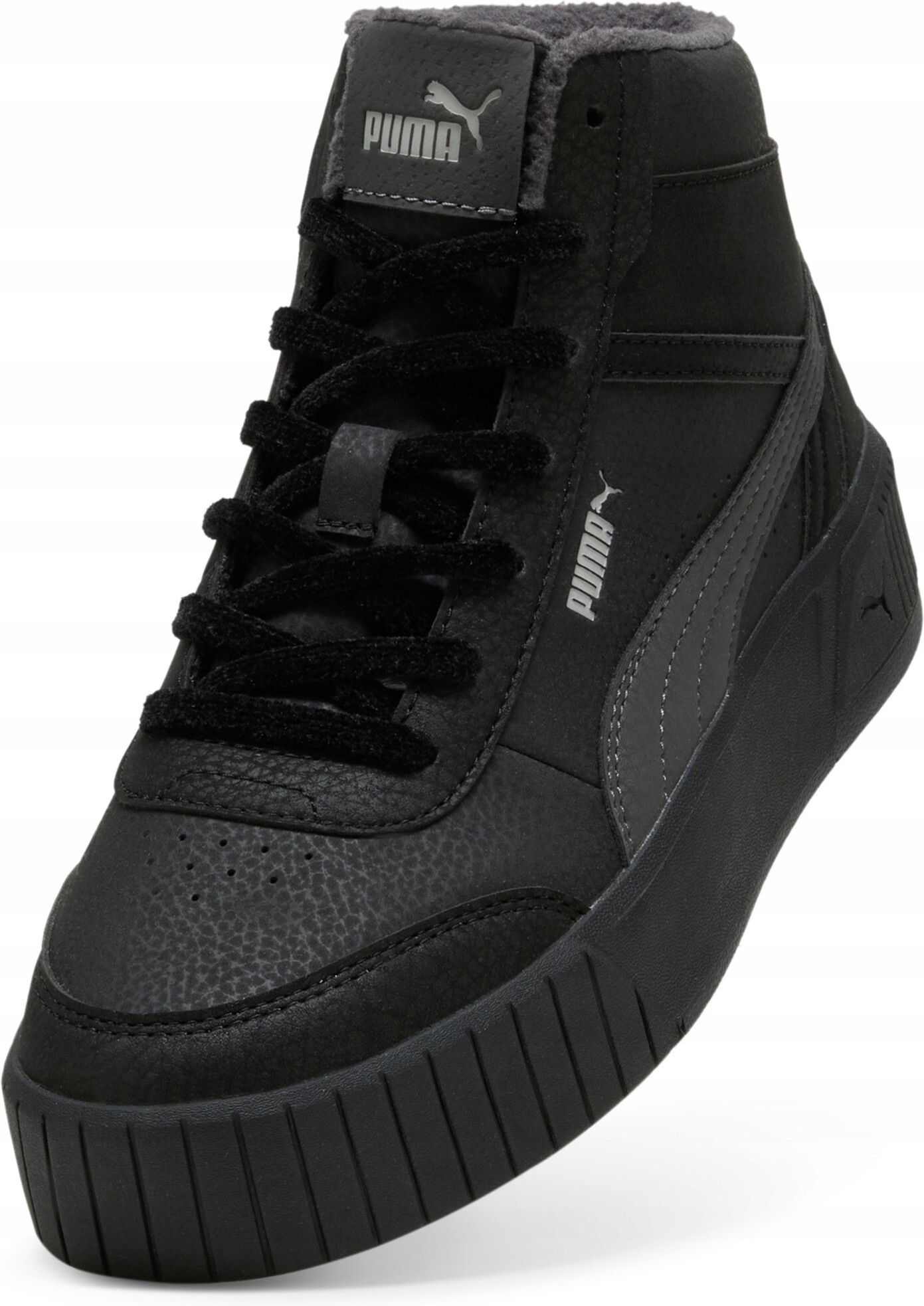 Ocieplane wnętrze i perforacje – Komfort termiczny i wentylacja