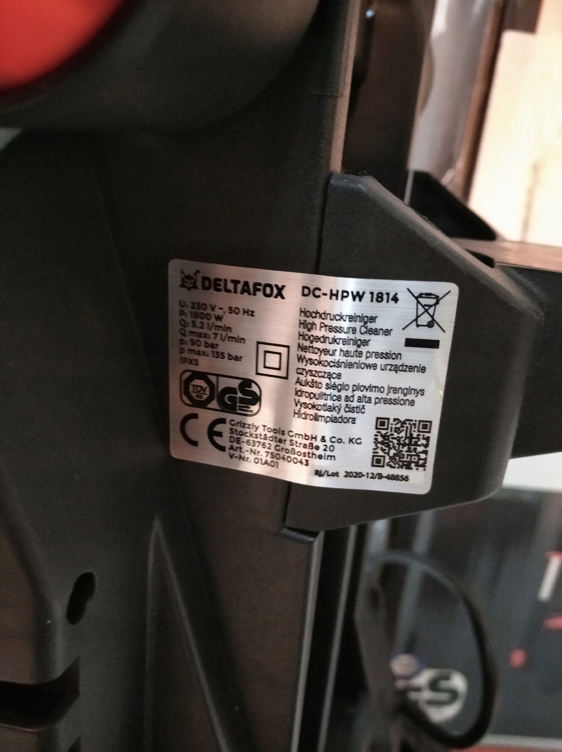 Łatwość transportu z dużymi kółkami i składanym uchwytem