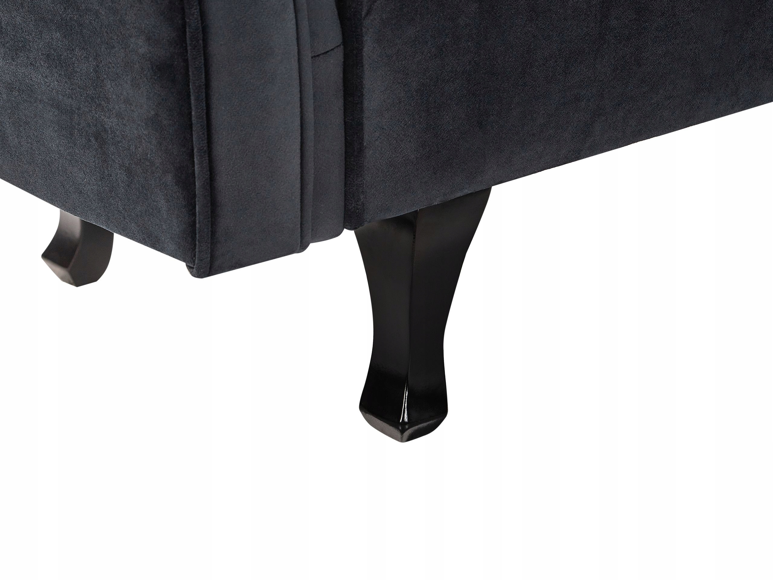 Stylowe pikowanie i drewniane nóżki – Klasyczny design dla nowoczesnych i tradycyjnych wnętrz