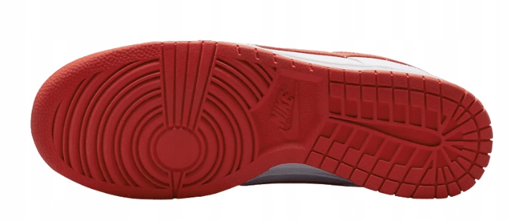 Niski fason i miękki kołnierz – wygoda na każdym kroku