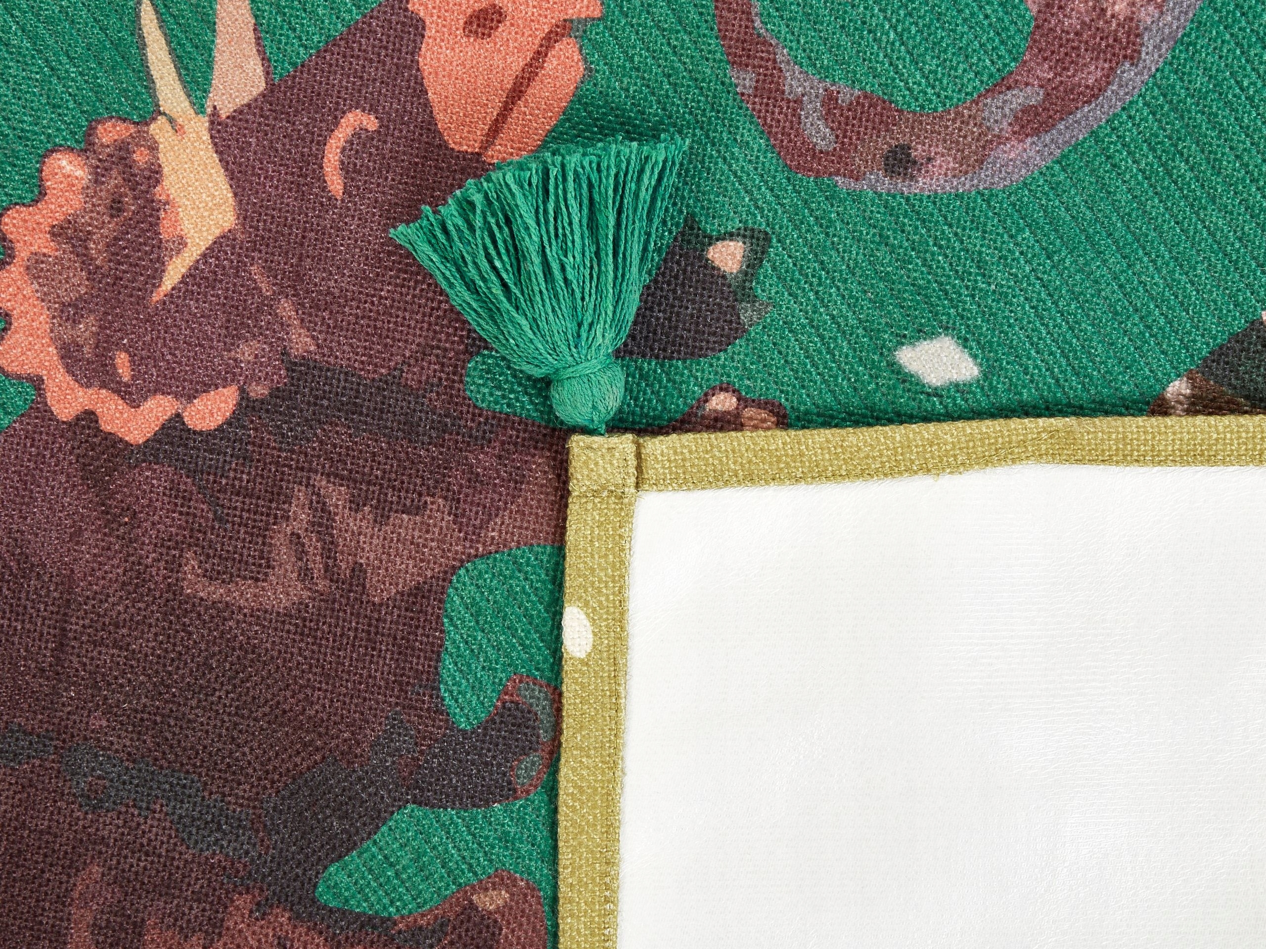 Wysoka jakość materiału – Poliester odporny na plamy