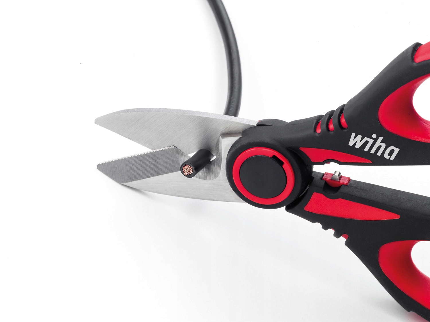 Uniwersalne funkcje nożyc: cięcie, ściąganie izolacji i zaciskanie