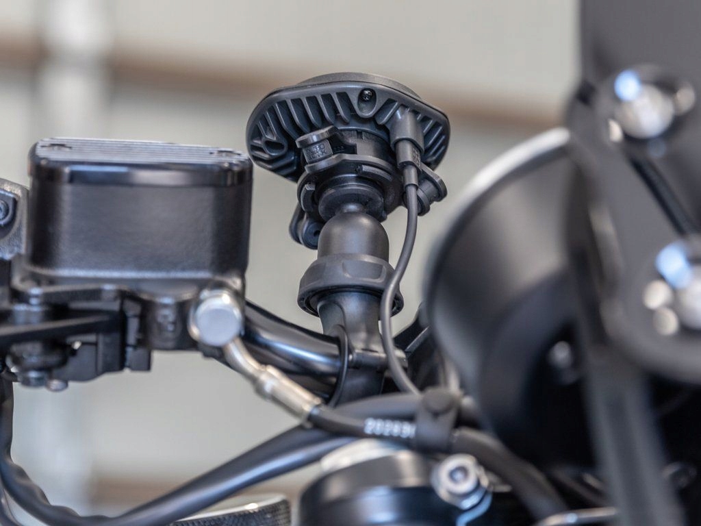 Innowacyjna konstrukcja ramienia Quad Lock – Obrót 90° i 360°