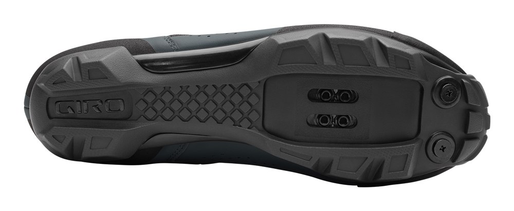 Agresywny bieżnik podeszwy dla doskonałej przyczepności