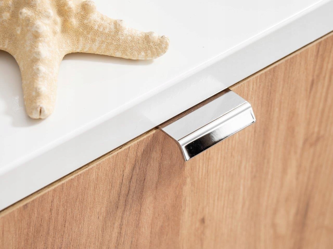 Styl i materiały – laminat w kolorze dąb craft