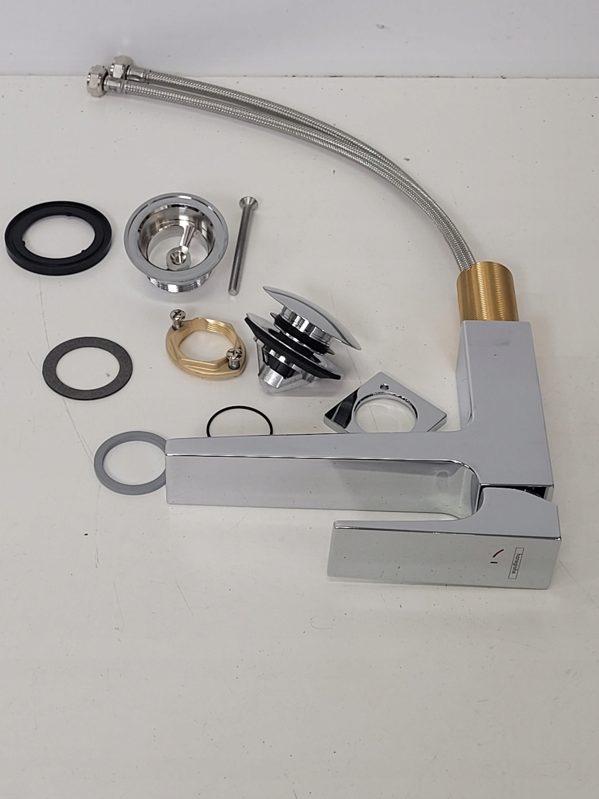 Jednouchwytowa bateria umywalkowa z korkiem typu click clack