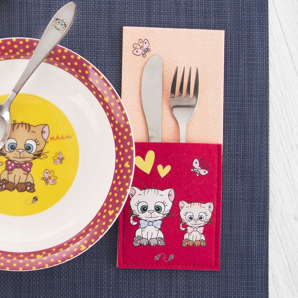 Dziecięcy motyw kotków – zachęta do samodzielnego jedzenia