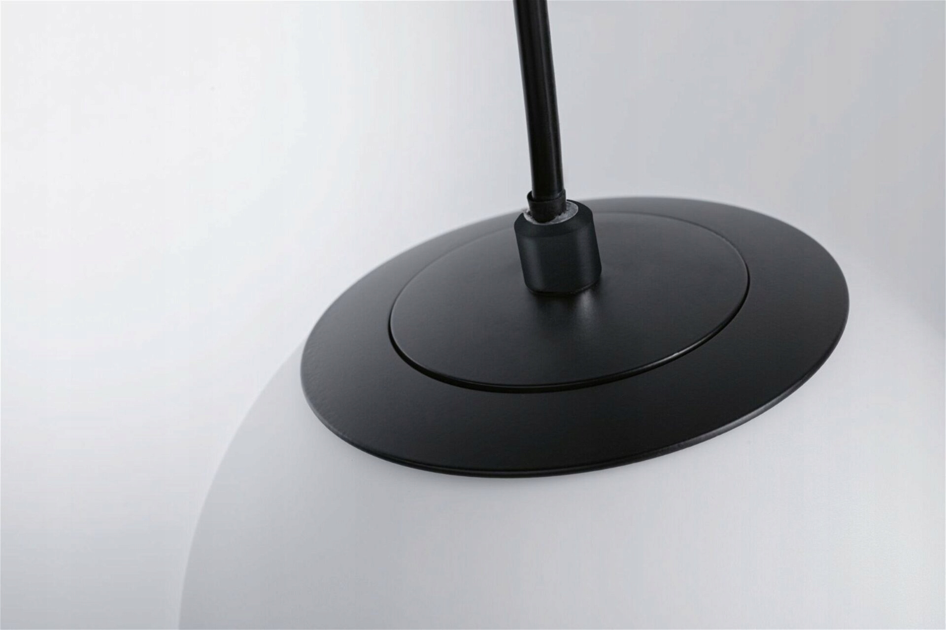 Nowoczesny design i kulisty kształt oprawy